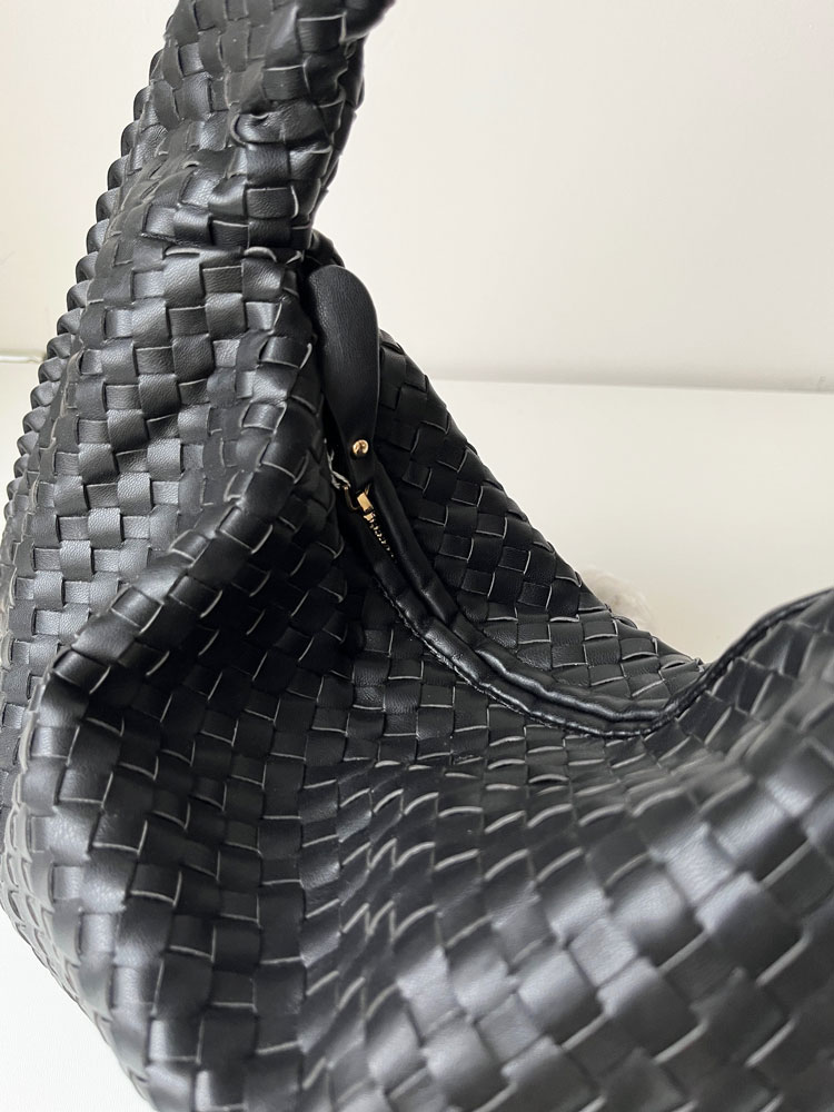 Čierna kabelka na rameno AV8408-black