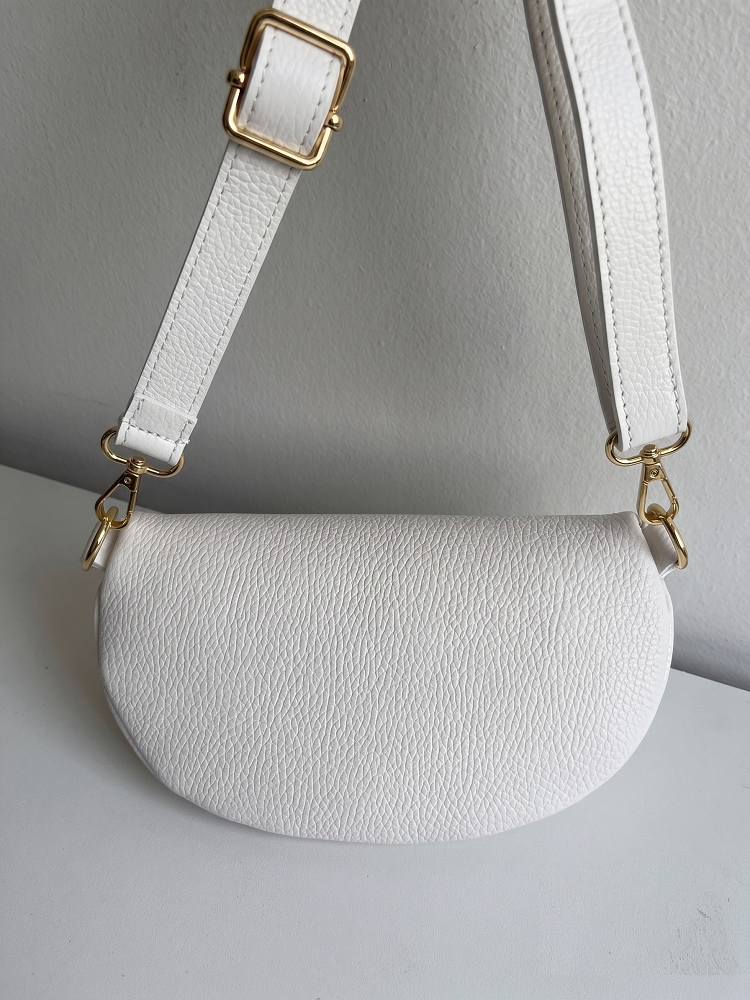 Dámska kožená basic ľadvinka biela – minimalistická crossbody kabelka