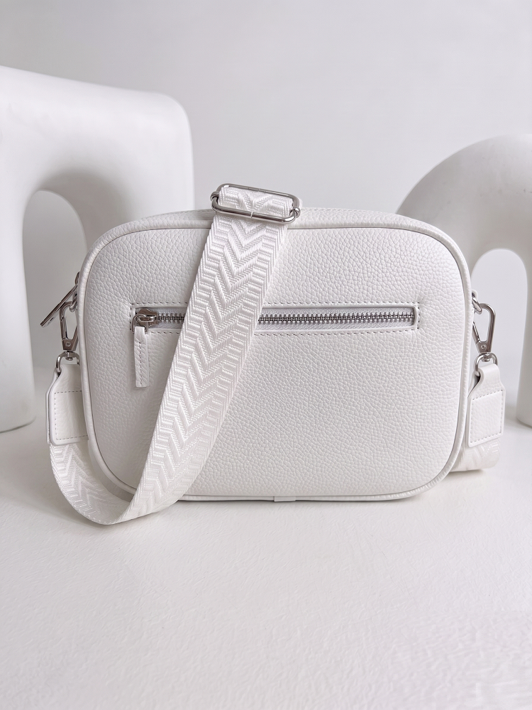 Praktická biela crossbody kabelka s dvoma priehradkami