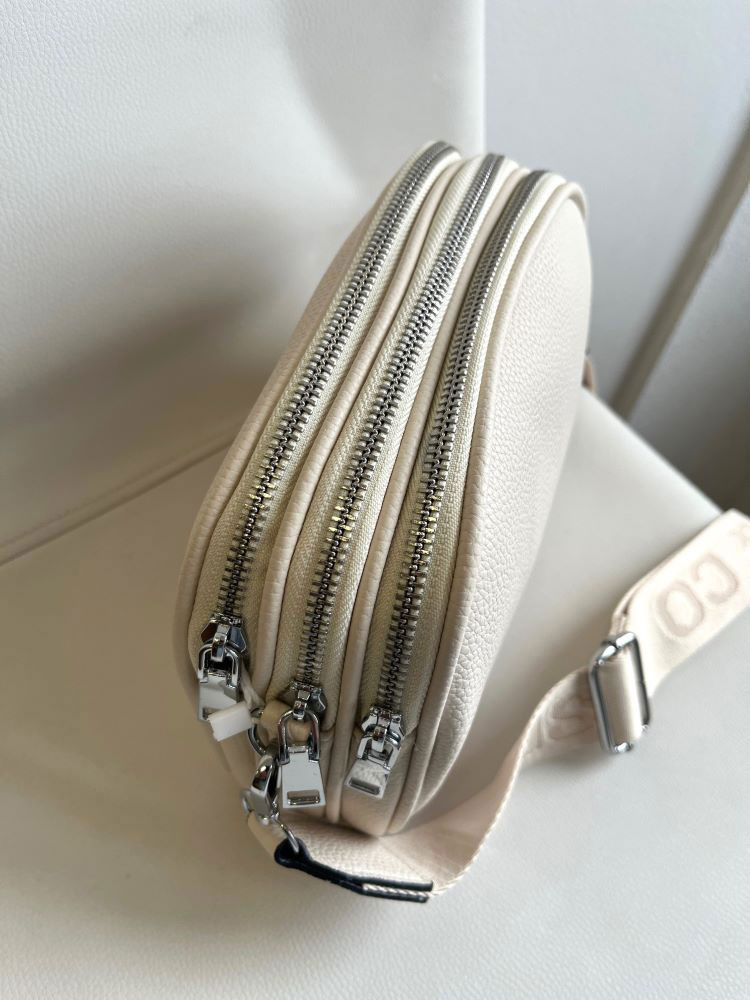 Béžová crossbody s troma priehradkami - malá a praktická