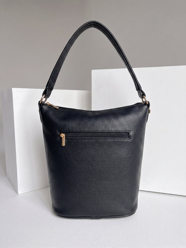 Čierna crossbody kabelka s 2 ramienkami Grosso– na rameno aj crossbody