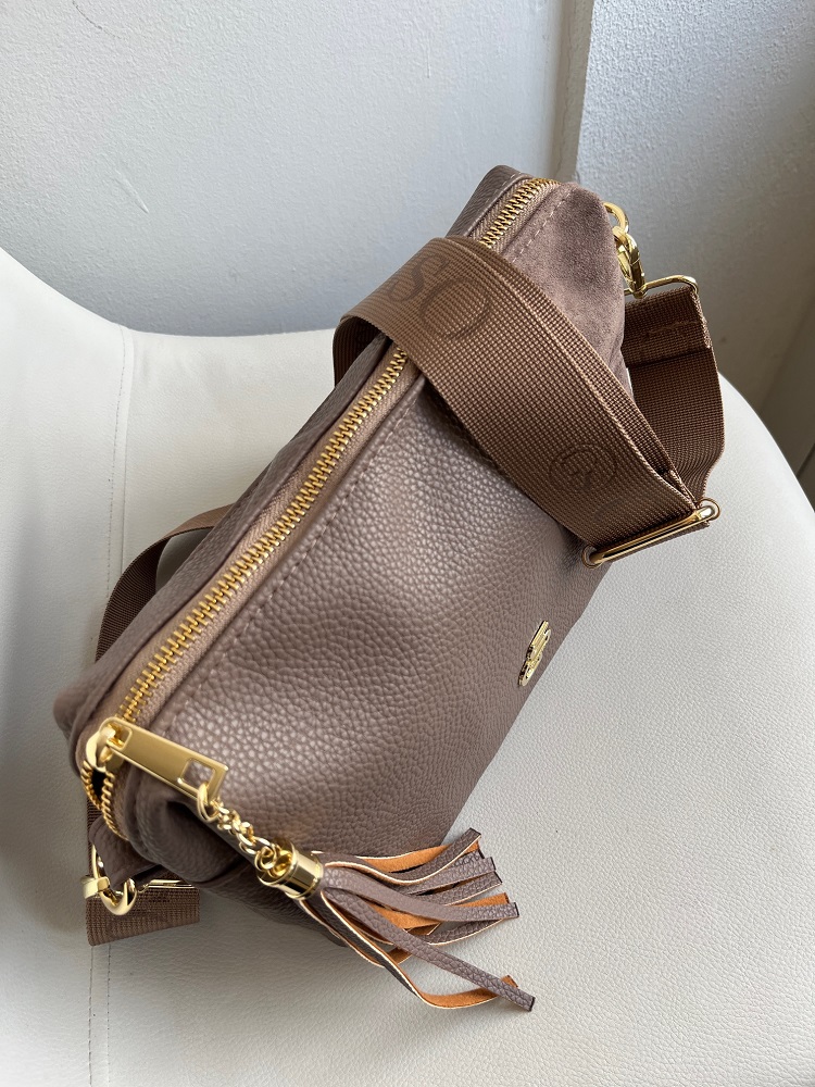 Hnedosivá crossbody kabelka GROSSO - praktická na každý deň