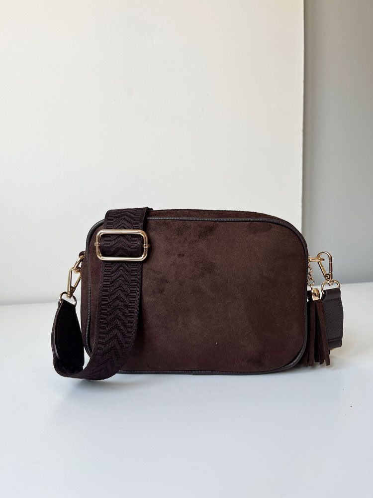 Čokoládová semišová crossbody kabelka s dvoma priehradkami