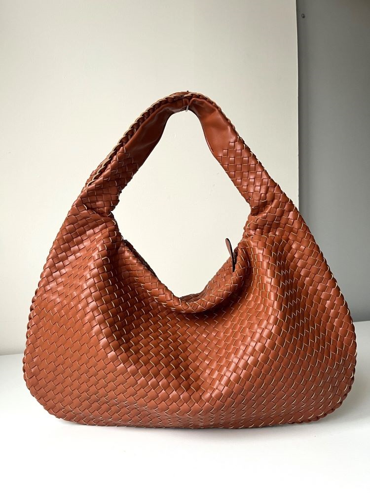 Hnedá kabelka na rameno AV8408-brown