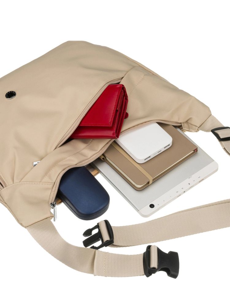 Nylonová crossbody – ľahká, praktická a veľká na cestovanie