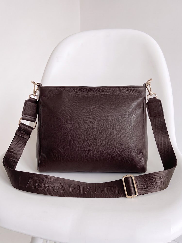 Čokoládová crossbody kabelka Laura Biaggi – praktická na každý deň