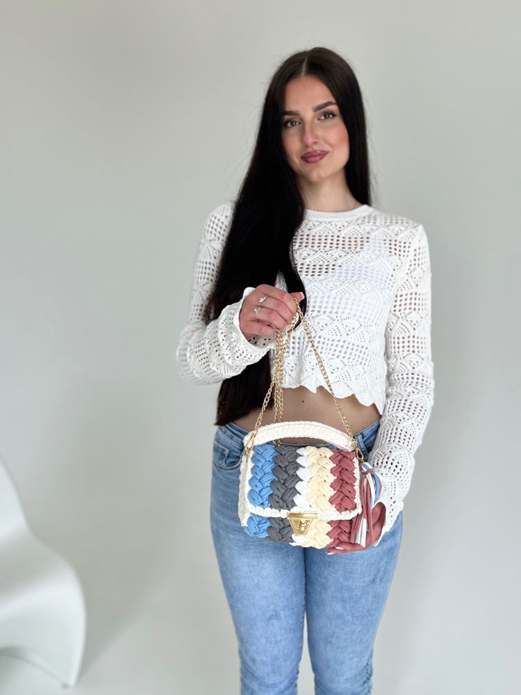 Dámska pletená mini kabelka modro-biela