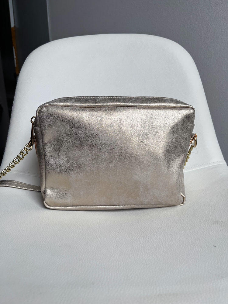 Zlatá crossbody Laura Biaggi s dvoma zipsmi