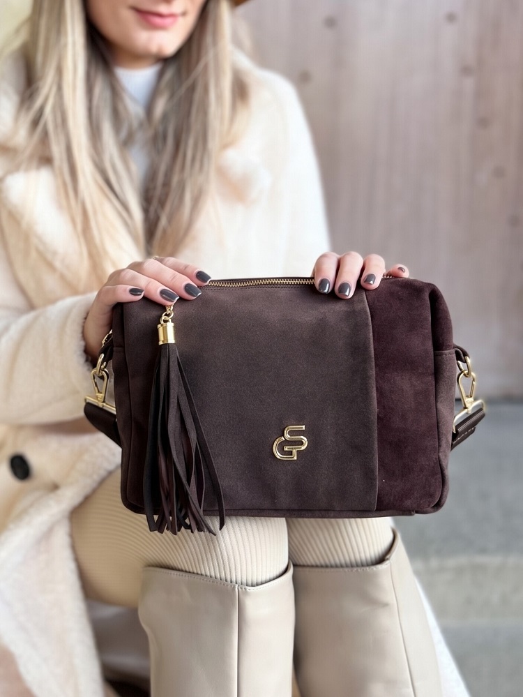 Čokoládová semišová crossbody kabelka GROSSO - praktická na každý deň